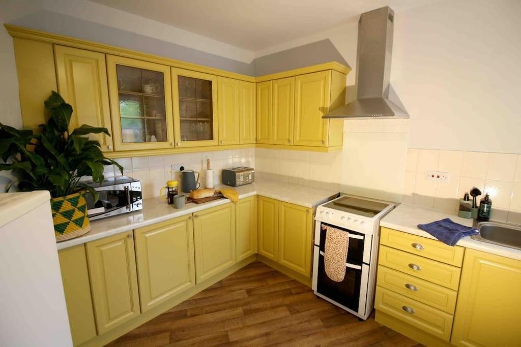 Lincoln Apartment Freshly Renovated Common Views Burton  Exterior foto