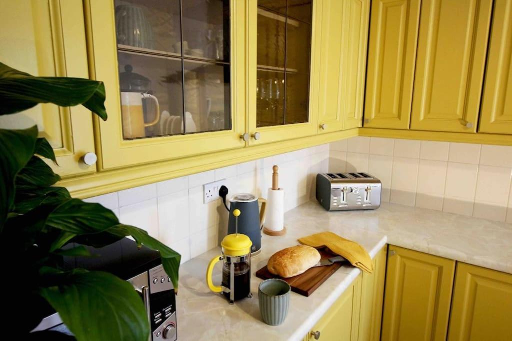 Lincoln Apartment Freshly Renovated Common Views Burton  Exterior foto